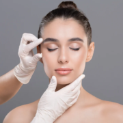 Medicina estetica viso: i 5 interventi più richiesti da chi vuole valorizzarsi